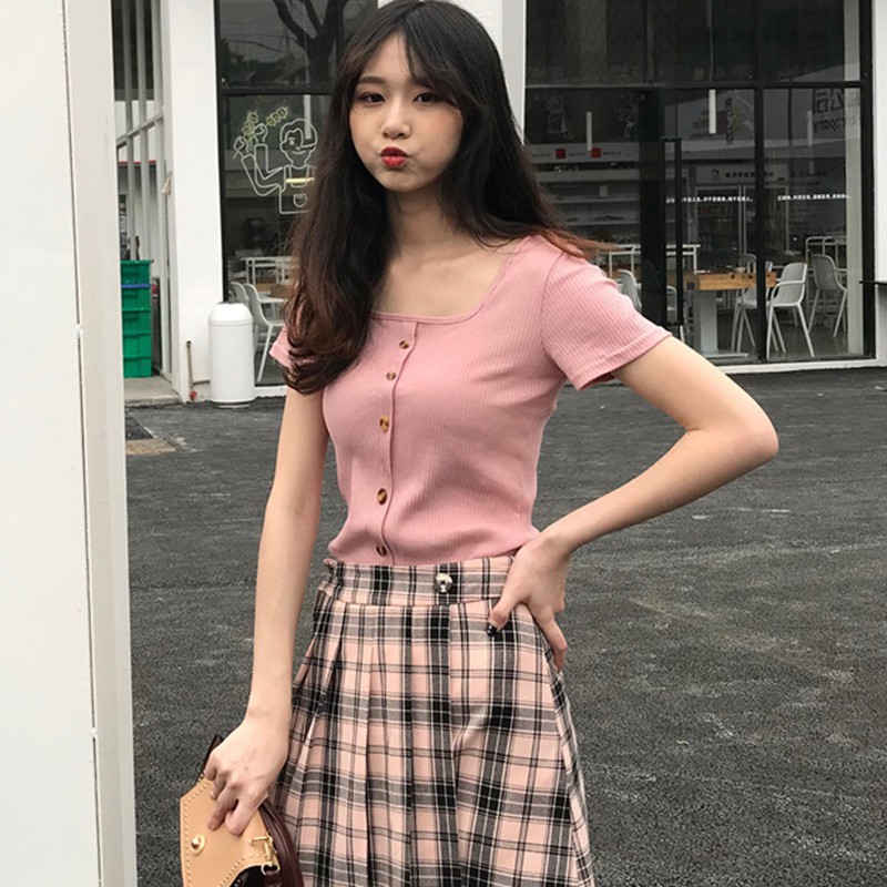 Áo thun tay ngắn cổ vuông