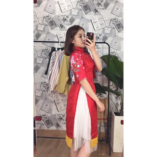 Áo dài gấm đỏ tay hoa