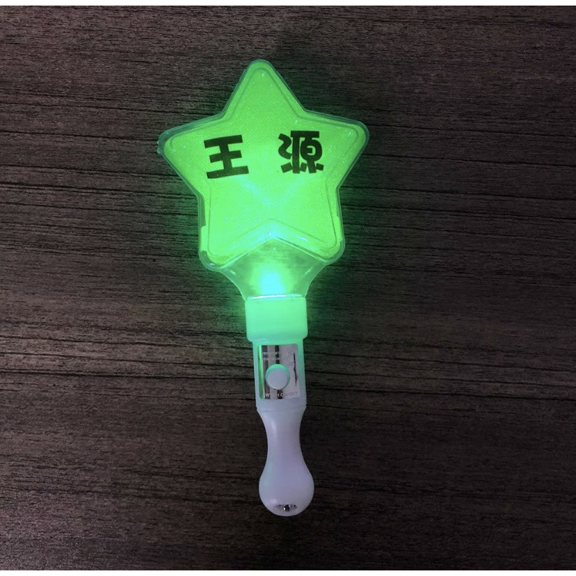 Gậy tiếp ứng cầm tay nhóm TFBOYS