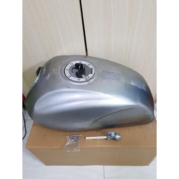 Bình xăng xe 67.  CL50 màu bạc. . CG 125. TRIPUM. WIN.  môtô các loại