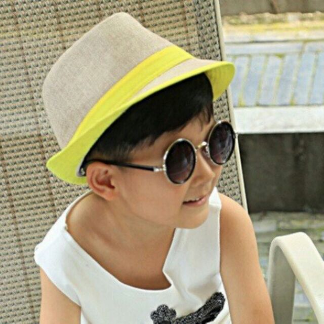 Kính mắt cho bé