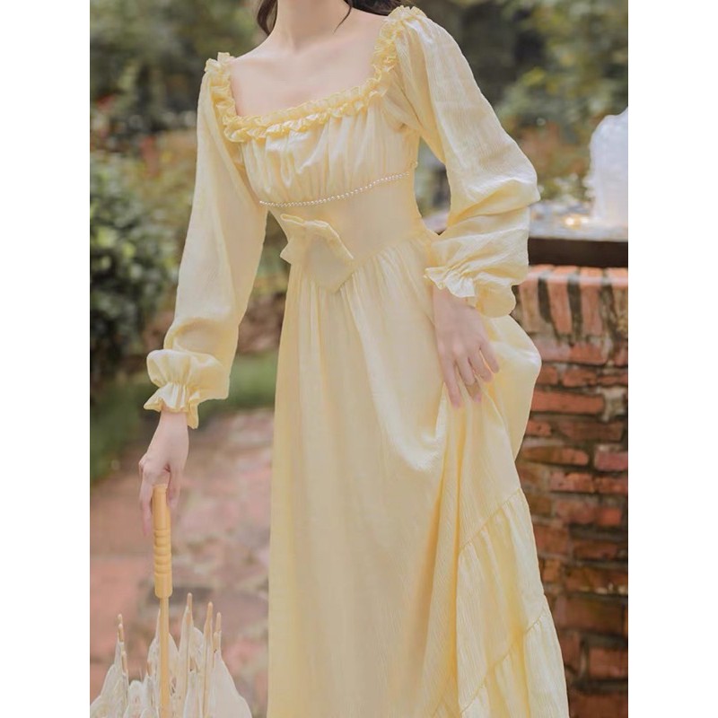 Váy vàng tiểu thư