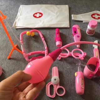 Bộ đồ chơi bác sỹ có đèn kèm yếm và băng đô.