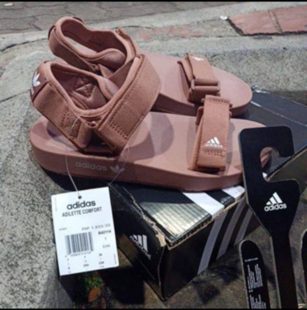 Sandal Adidas Phong Cách Thể Thao Năng Động Cho Nam Nữ