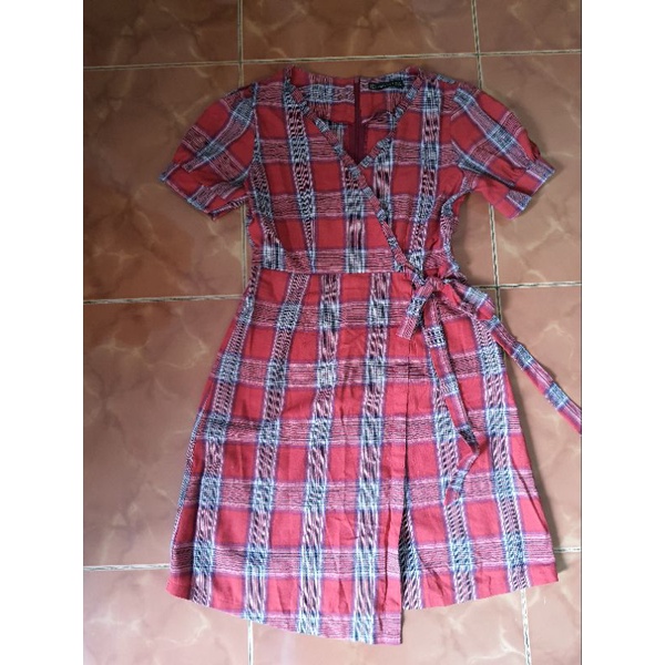 váy kẻ caro đỏ cổ tim thắt nơ vạt xếp 2hand