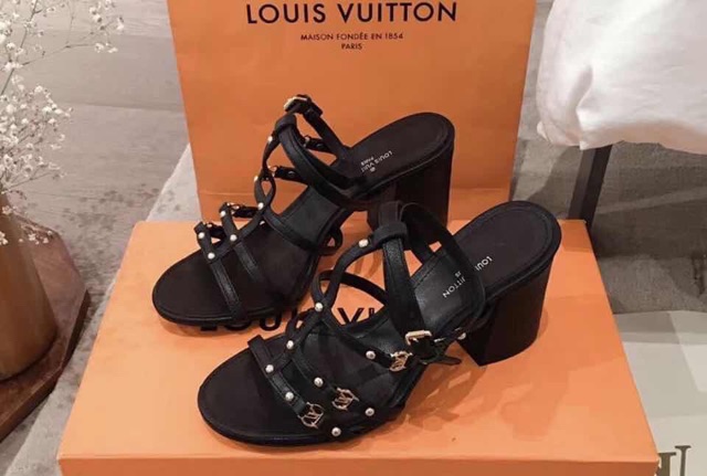 Sandal dây bản mới