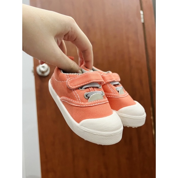 Giày cho bé gái trai