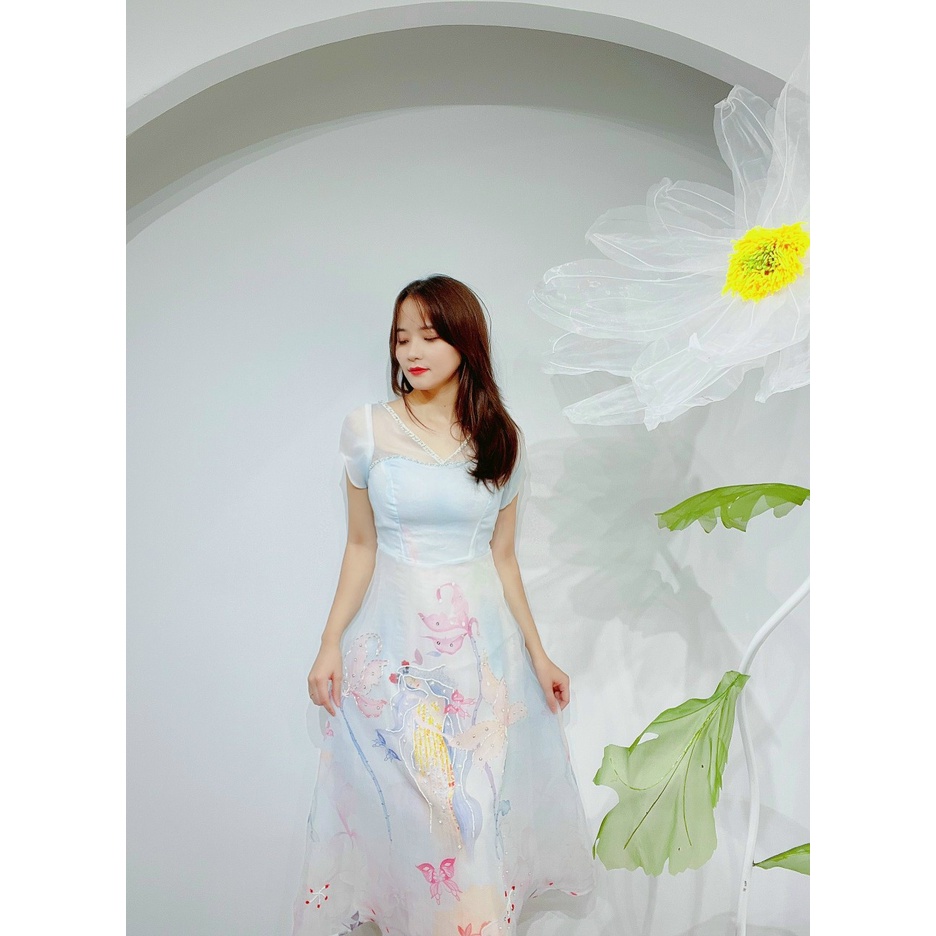 Áo dài cách tân thêu hình cô gái vải oganza cao cấp