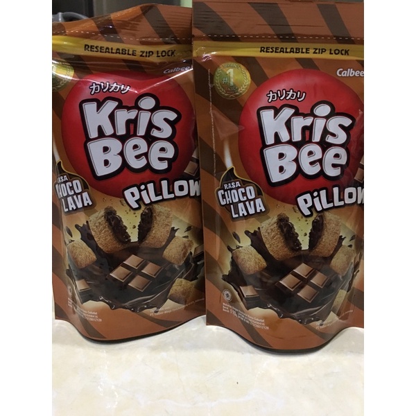 Bánh Snack Kris Bee Pillow Nhân Dâu và Socola Tan Chảy 110g