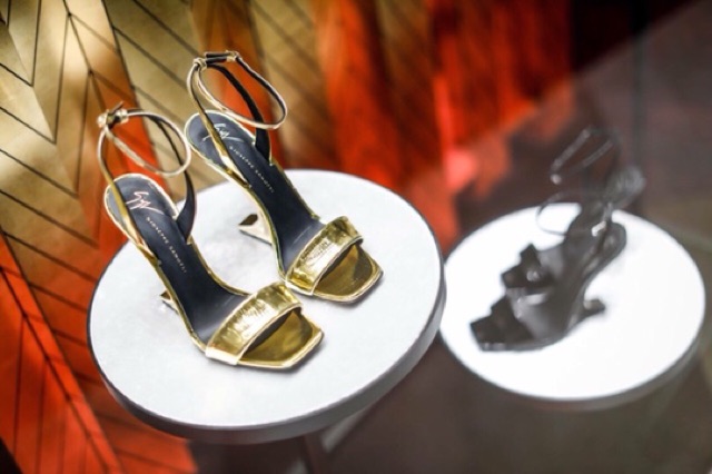 Gót trăng khuyết sieu phẩm tôn dáng