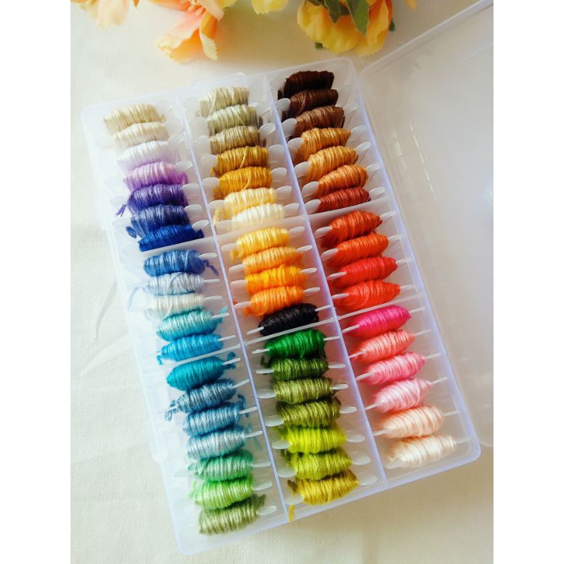 Hộp chỉ thêu Shanghai 55 màu khác nhau.