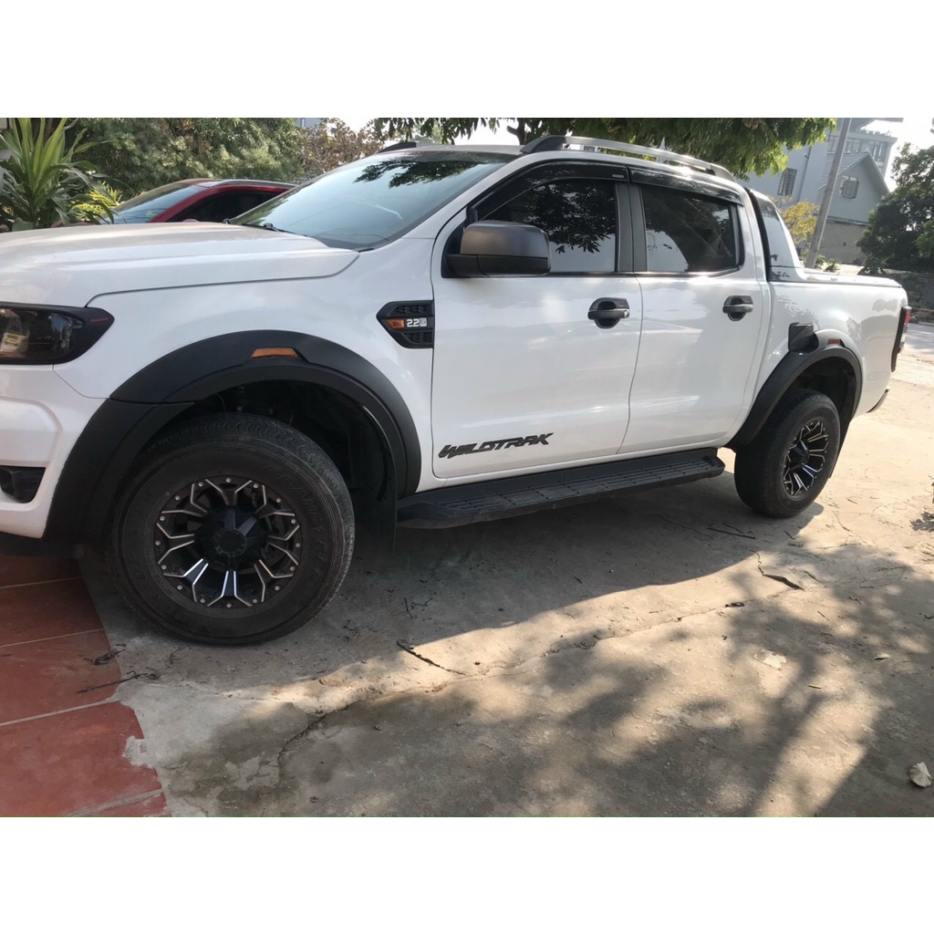 Cua Lốp Ford Ranger 2013-2022 Loại có đèn Phản Quang, dùng chung các bản Ranger