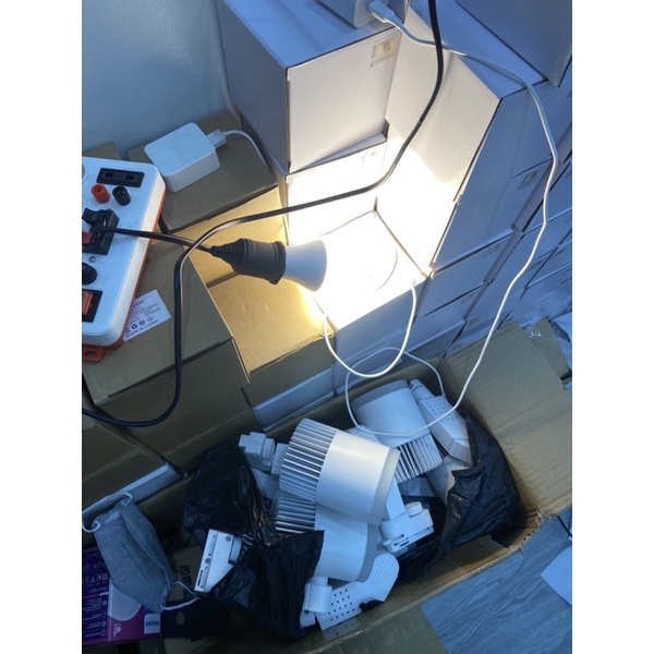 Bóng bulb 9w ánh sáng trắng or vàng