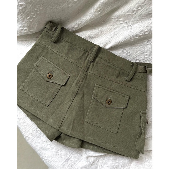 Thun croptop cổ tròn có lót mút - Váy kaki jean túi hộp có quần trong