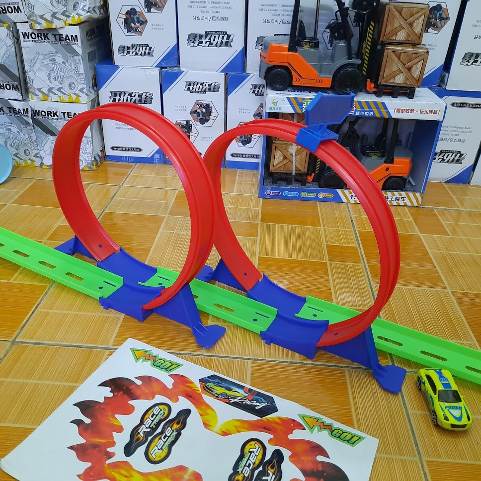 Bộ đường đua hotwheels mô hình đường đua gồm 2 vòng xoắn và 1 xe ô tô đồ chơi trẻ em