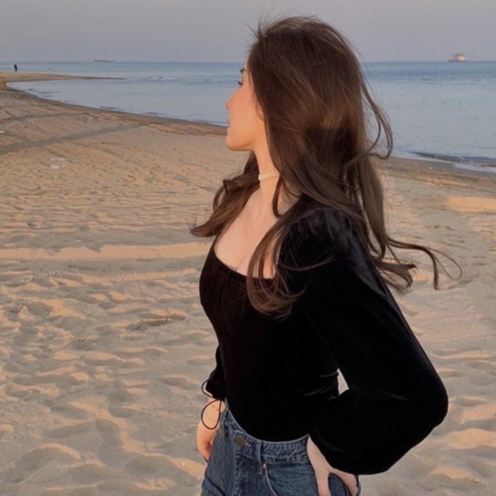 Áo sơ mi đen ngắn cổ vuông mỏng giảm béo nhung