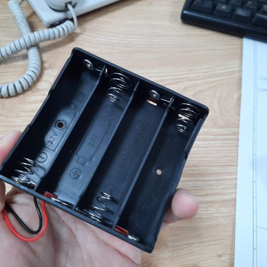 Đế ghép pin 18650 mắc nối tiếp 4 viên