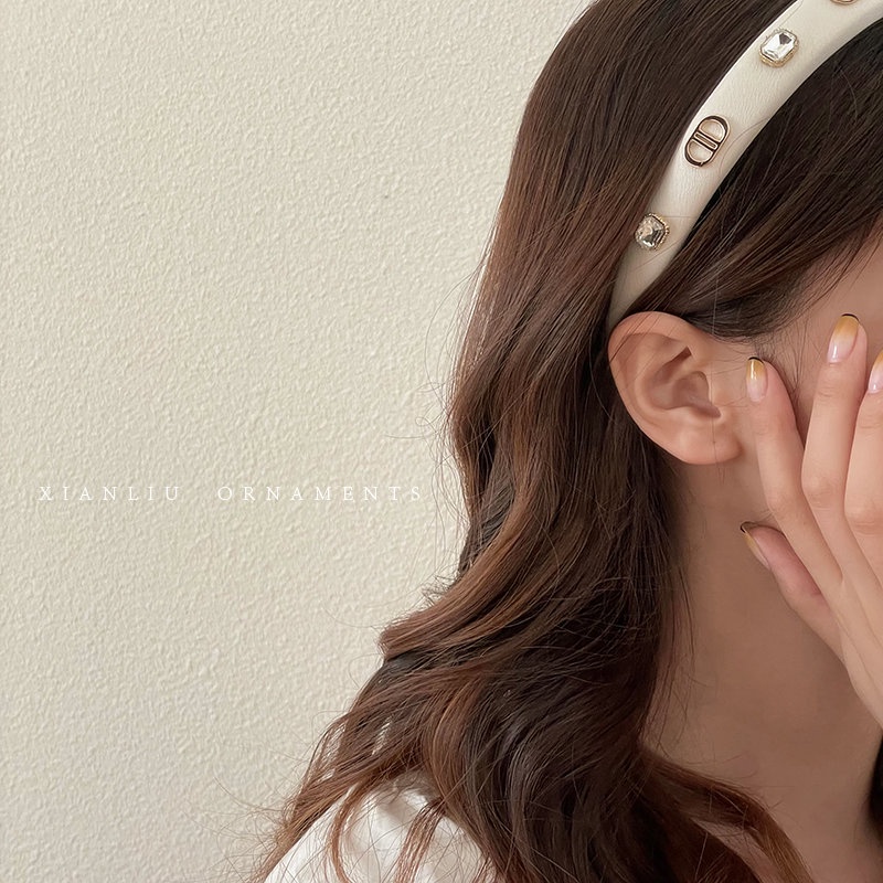Kẹp Tóc Mũi Heo Đính Kim Cương Giả Dễ Phối Đồ Cho Nữ