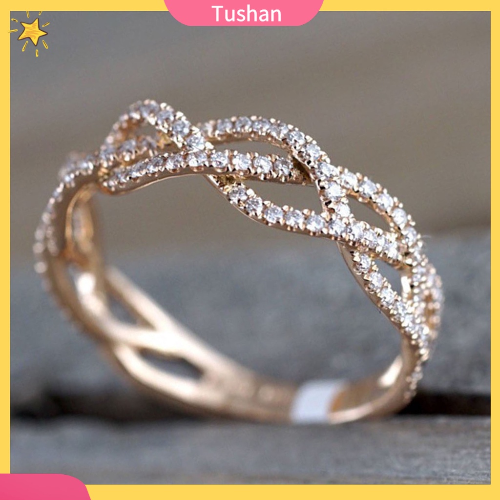 Nhẫn cưới đính đá tinh tế nhẹ nhàng