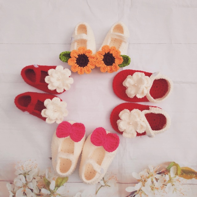 Giày len móc dành cho bé yêu. Các mẹ có thể đặt theo mẫu tuỳ thích. Hàng handmade luôn độc-đẹp-lạ.