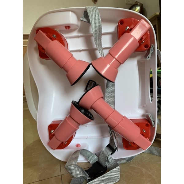 Ghế ăn dặm T918 cho bé có 2 chế độ chân cao và thấp .3 nấc điều khiển rộng hẹp.