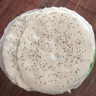 Bánh tráng nước cốt dừa mè đen, mè trắng. 1 chục/10 cái.