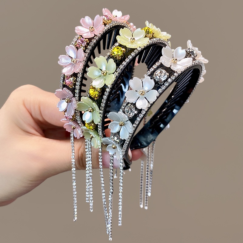 Kẹp Tóc Đuôi Ngựa Phối Tua Rua Xinh Xắn Cho Bạn Gái