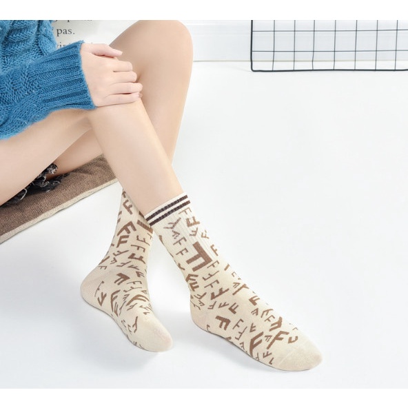 Vớ Tất cao cổ Nam Nữ Họa Tiết chữ F phong cách trẻ trung và năng động.