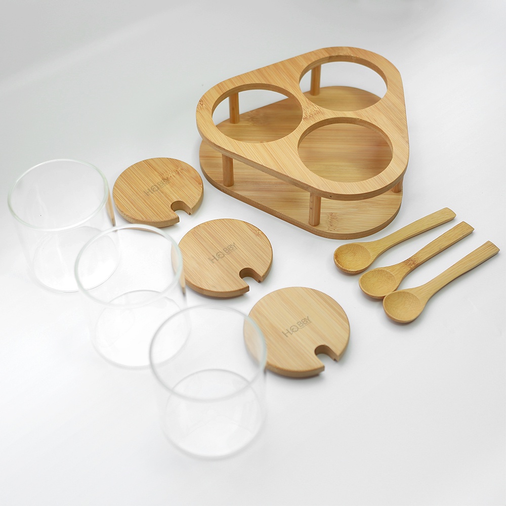 Bộ 3 hủ thủy tinh đựng gia vị khay gỗ HOBBY Home Decor HGVTG - gỗ tre có nắp và muỗng - mẫu tam giác