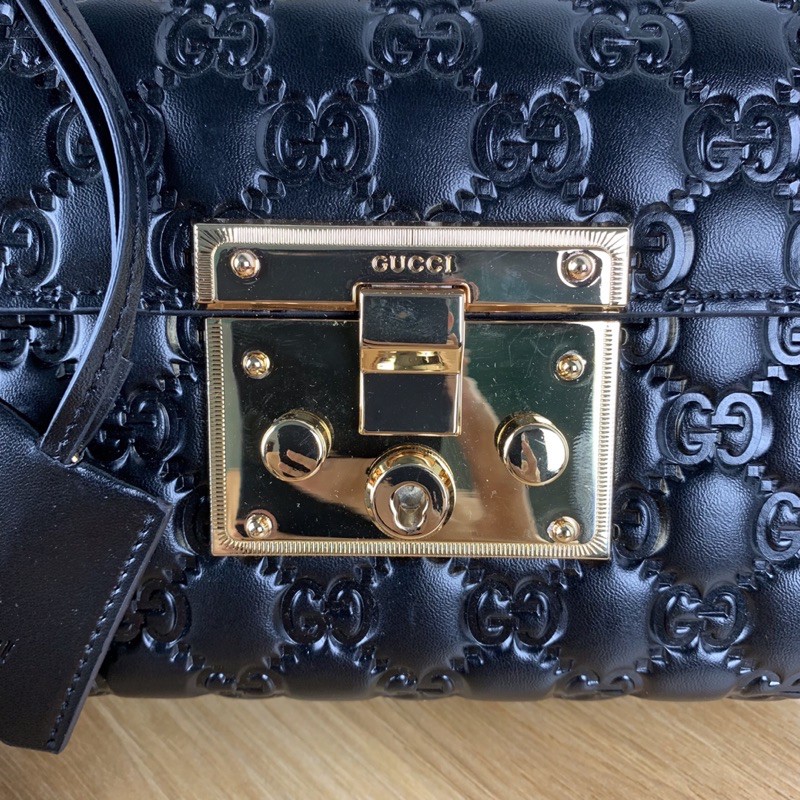 Túi xách Gucci màu đen size 20cm