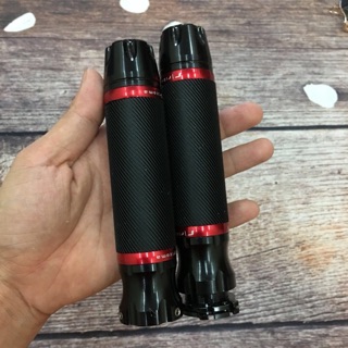 Tay nắm gù “ mũi tên “