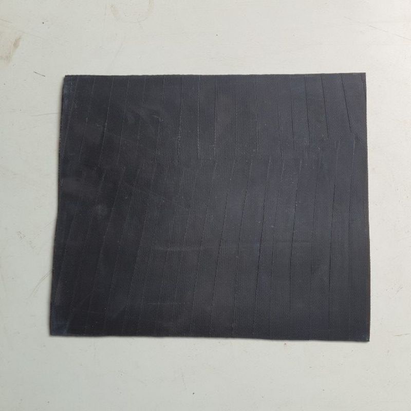 CHẮN BÙN BĂNG TẢI 30CM X 34CM lắp cho xe K3000