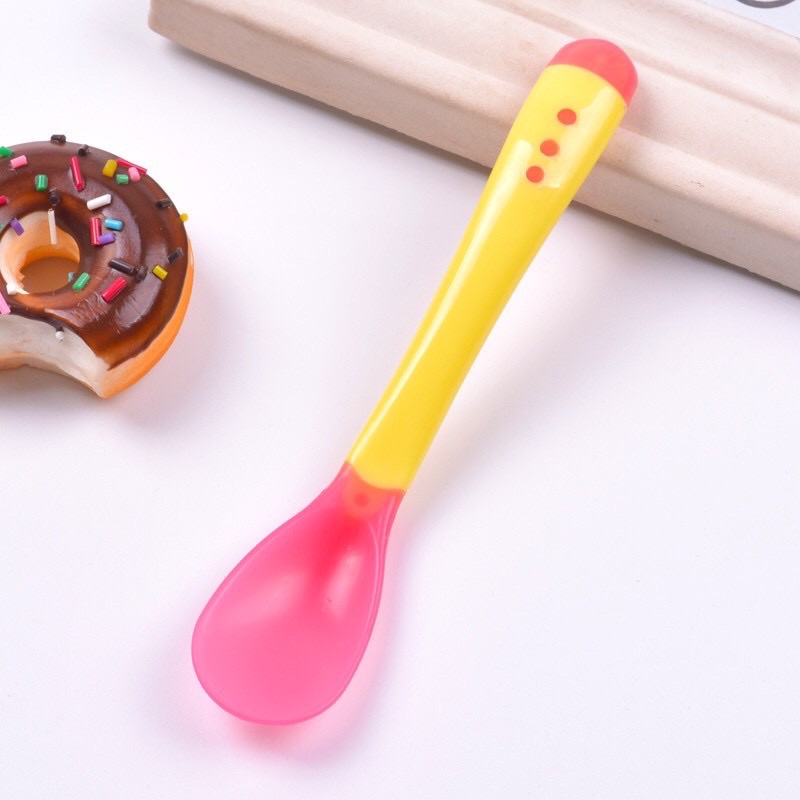 Thìa silicon báo nóng cho bé ăn dặm