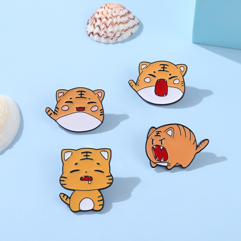Huy hiệu cài áo QIHE JEWELRY thiết kế chú hổ hoạt hình 4 mẫu tùy chọn đáng yêu