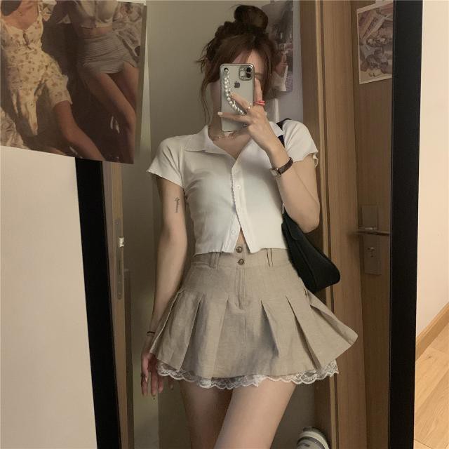 Ready Stock Korean hot girl polo collar cardigan short-sleeved T-shirt + two-piece design cotton and linen lace stitching pleated skirt