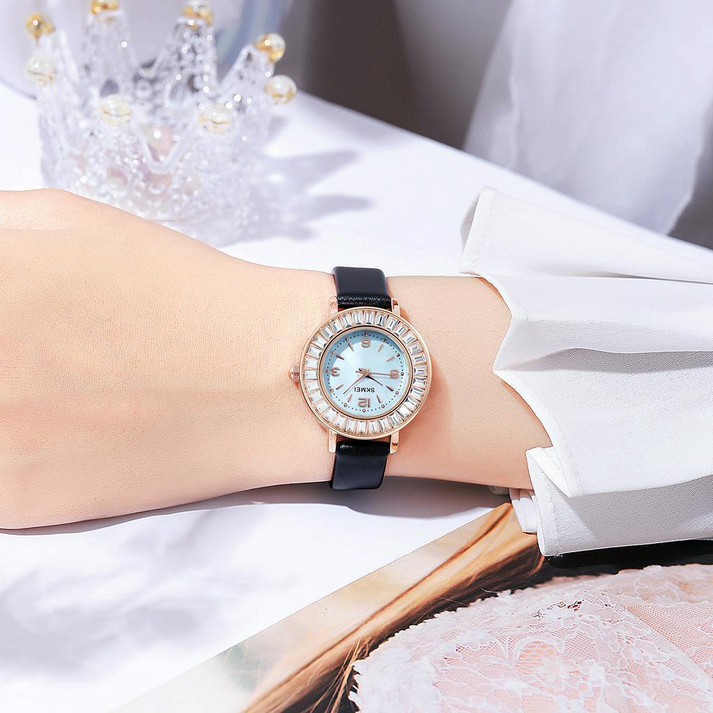 SKMEI Elegant 30 Rhinestone Case Watch Phụ nữ Gradient Color Dial Thời trang Quartz Wrist Watch Phụ nữ nhỏ tinh tế Dress Clock Phong cách hẹn hò