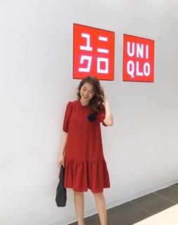 Váy thiết kế kèm hoa