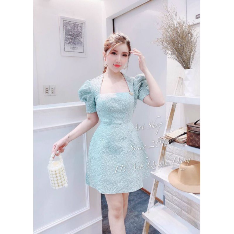 Đầm cổ vuông tay phồng