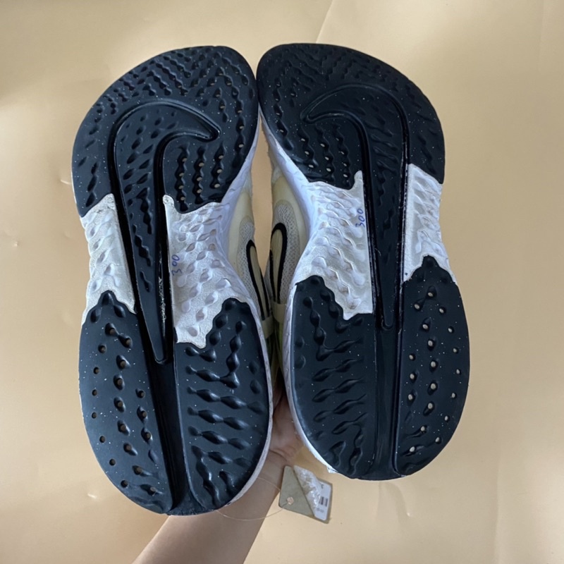 Giày chính hãng đã qua sử dụng