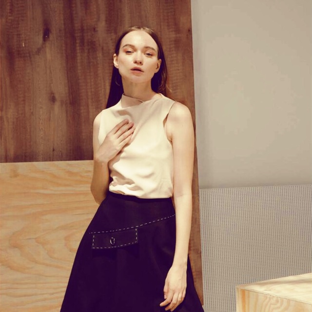 Áo thiết kế xoắn vai