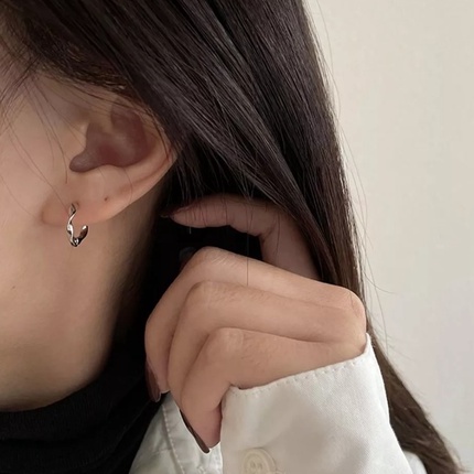 Bông tai nhỏ xinh thiết kế vòng xoắn sang trọng chống dị ứng, phụ kiện trang sức TS013 - Filibrastyle