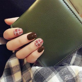 Móng tay giả khách chọn mẫu
