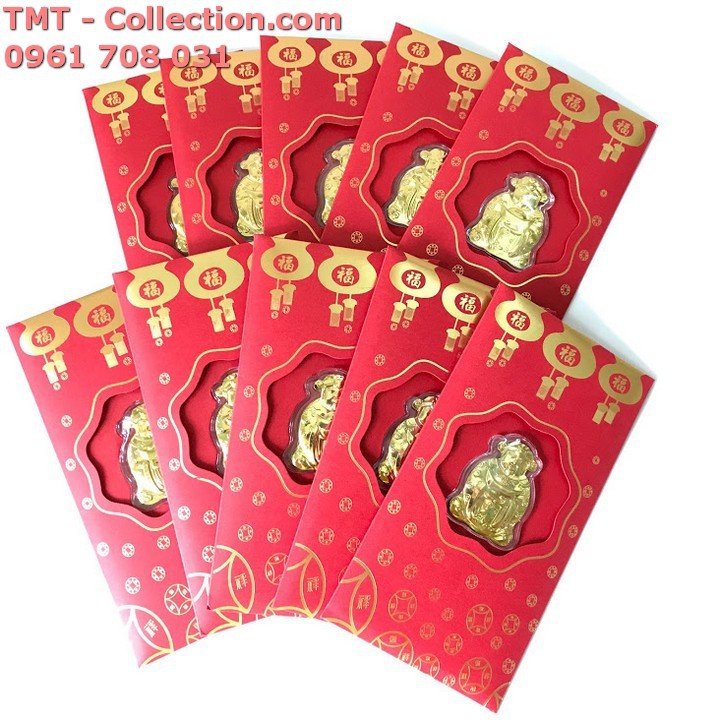 Bao Lì Xì Thần Tài Mạ Vàng Thường, bao lì xì đỏ đi kèm với một mặt hình Thần Tài được khắc đầy tinh xảo - SP000279