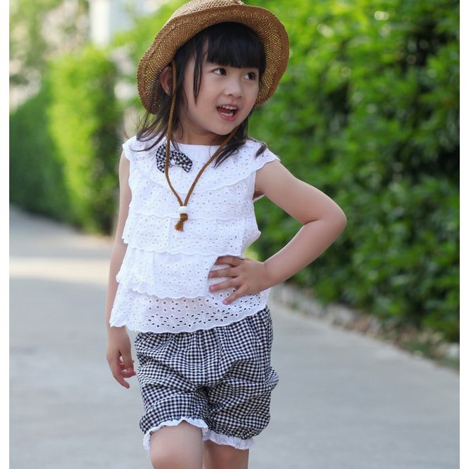 Set áo ren ngắn tay có đính nơ kèm quần họa tiết ca rô dễ thương cho bé gái