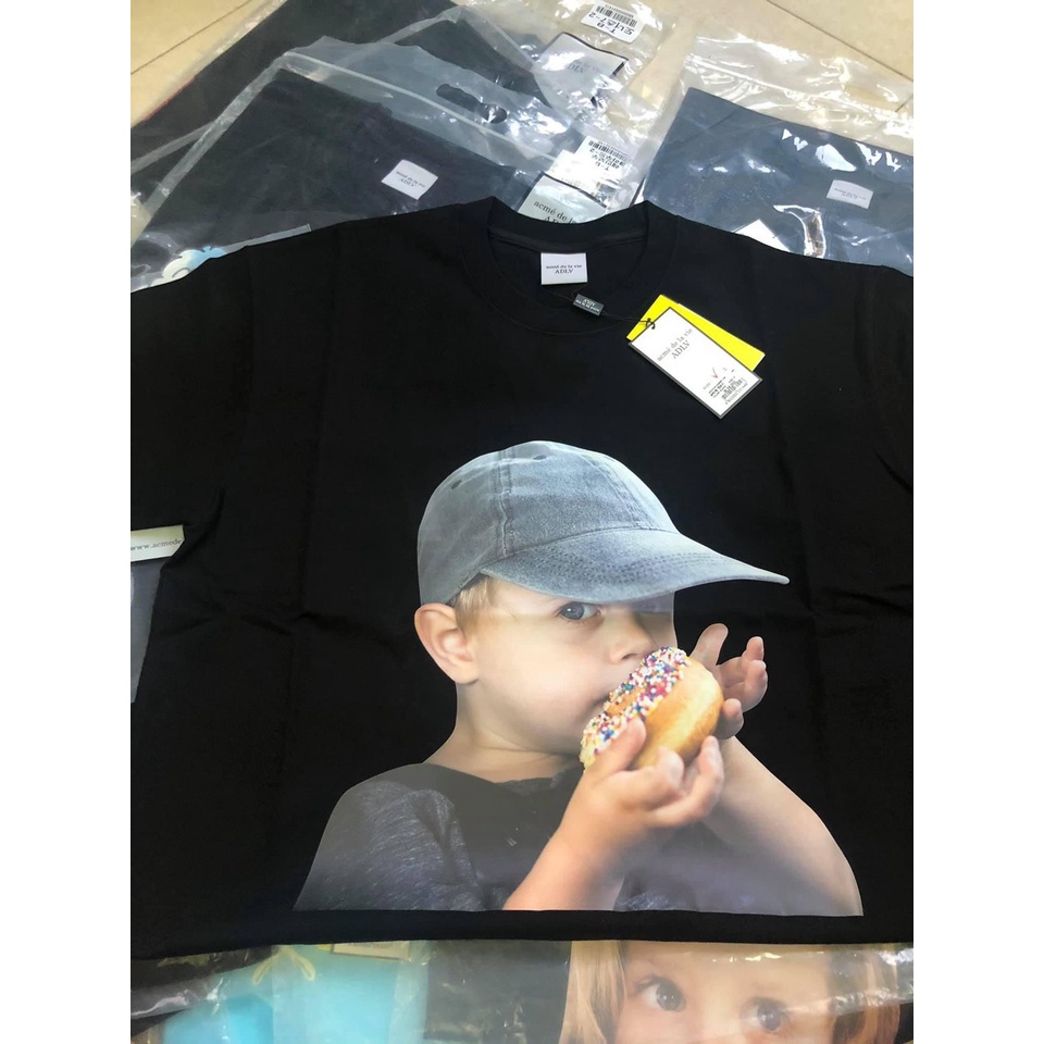 (Tqxk 1:1) Áo thun in Hình bé đội mũ, Full-túi-zip, mã-Q//R-code, tag-mac-logo Size 1 và 2 ( 48-90kg)