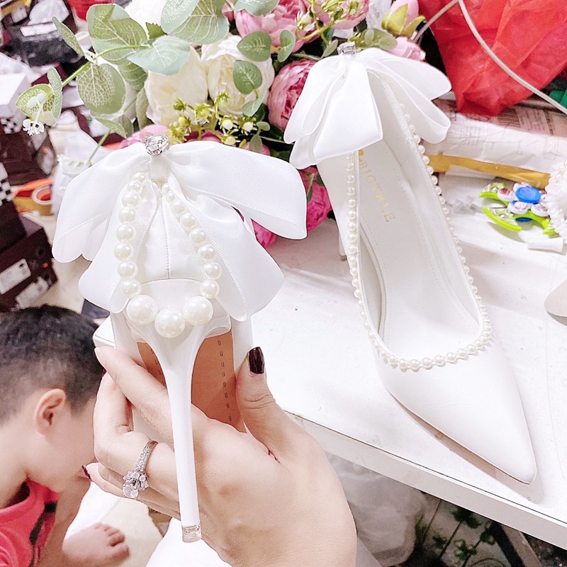 GIÀY CƯỚI THIẾT KẾ NƠ GÓT VIỀN ĐÍNH HẠT TRAI CAO CẤP  (là mẫu tkế thủ công vui lòng chắc chắn trước khi đặt hàng)