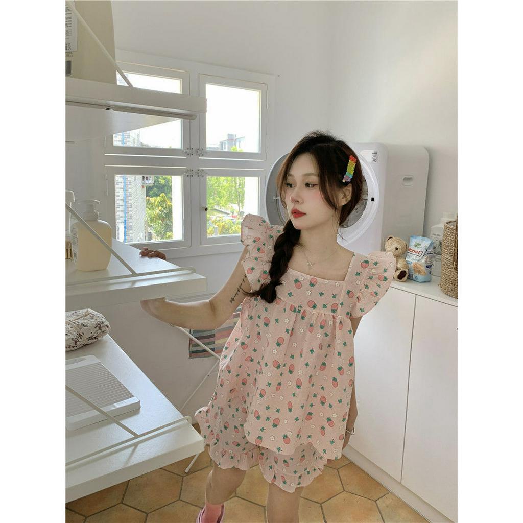 Bộ Đồ Ngủ Áo Hai Dây Phối Bèo In Họa Tiết Dâu Tây Dễ Thương Thời Trang Mùa Hè Cho Nữ