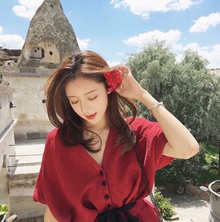 Áo đỏ thắt eo