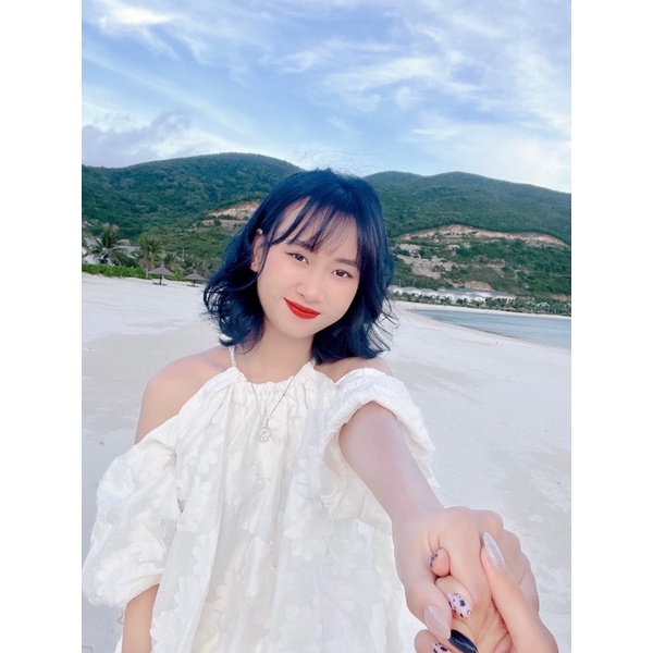 Váy hở vai bánh bèo