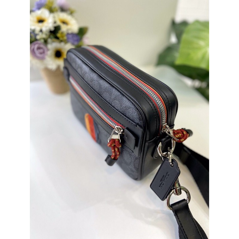 Túi đeo chéo Coach nam kiểu dáng cá tính